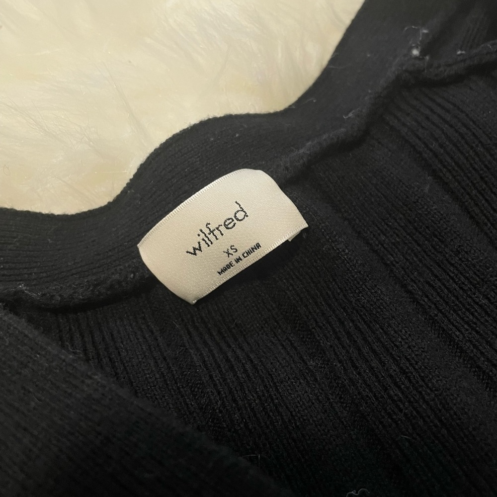 xs aritzia plunge sweater - Picture 2 of 4